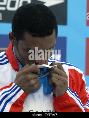 Cuban diver José Antonio Guerra Oliva savour his silver medal from the 10-meter tower finals at the XI FINA World Championships in Montreal, Canada on July 23, 2005. Guerra Oliva scored 691.14 points after climbing from eight place before the finals. (UPI Photo / Grace Chiu) Stock Photo