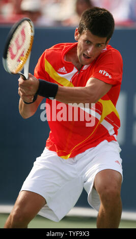 Novak Djokovic of Serbia returns a backhand to Roger Federer of Switzerland in the Rogers Cup ATP Masters Series at Uniprix Stadium in Montreal on August 12, 2007.  Djokovic defeated the top-ranked Federer 7-6(2), 2-6, 7-6(2) to lead the U.S. Open Series of tournaments. (UPI Photo/Grace Chiu). Stock Photo