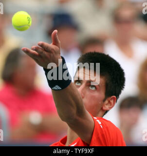 Novak Djokovic of Serbia serves to Roger Federer of Switzerland in the second set of the finals of the Rogers Cup ATP Masters Series at Uniprix Stadium in Montreal on August 12, 2007.  Djokovic defeated the top-ranked Federer 7-6(2), 2-6, 7-6(2) to lead the U.S. Open Series of tournaments. (UPI Photo/Grace Chiu). Stock Photo