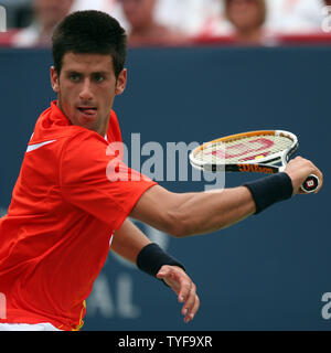 Novak Djokovic of Serbia prepares a backhand to Roger Federer of Switzerland in the finals of the Rogers Cup ATP Masters Series at Uniprix Stadium in Montreal on August 12, 2007.  Djokovic defeated the top-ranked Federer 7-6(2), 2-6, 7-6(2) to lead the U.S. Open Series of tournaments. (UPI Photo/Grace Chiu). Stock Photo