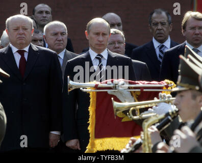 Russian President Vladimir Putin (C), Prime Minister Mikhail Fradkov (L) stand in attention after a wreath laying ceremony at the Tomb of the Unknown Soldier at the wall of Kremlin in Moscow, on June 22, 2006. Today Russia marks the anniversary of Nazi Germany's 1941 attack on the Soviet Union. (UPI Photo/Anatoli Zhdanov) Stock Photo
