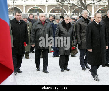 Russian President Vladimir Putin (R) attends a wreath laying ceremony to mark Defender of the Fatherland Day at the Tomb of the Unknown Soldier outside the Kremlin in Moscow on February 23, 2007. Following Putin (L to R) newly appointed Russian Defense Minister Anatoly Serdyukov, Prime Minister Mikhail Fradkov, Upper House Sergei Mironov and State Duma speaker and leader of the United Russia party Boris Gryzlov. (UPI Photo/Anatoli Zhdanov) Stock Photo