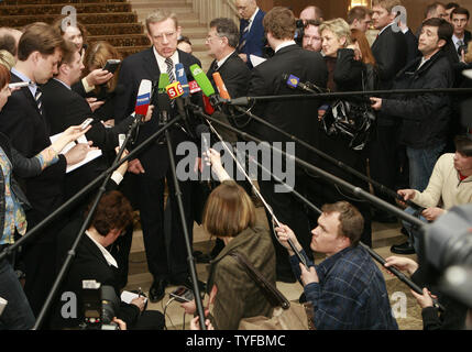 Russian Finance minister Alexei Kudrin talks to journalists after President Vladimir Putin delivered the state of the nation address to the Federation Council, the upper house of parliament in the Kremlin in Moscow on April 26, 2007. (UPI Photo/Anatoli Zhdanov) Stock Photo