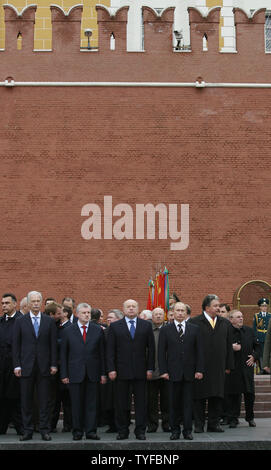 (L to R) Speaker of Russian lower house of parliament Boris Gryzlov, Federation Council Speaker Sergei Mironov, Prime Minister Mikhail Fradkov and President Vladimir Putin attend a wreath laying ceremony at the Tomb of the Unknown Soldier at the Kremlin wall in Moscow on May 8, 2007. Russia officially celebrates its victory over Nazi Germany on May 9. (UPI Photo/Anatoli Zhdanov) Stock Photo