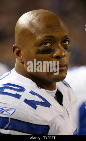 Dallas Cowboys quarterback Matt Cassel (16) looks up at the scoreboard  after a play as Dallas Cowboys running back Darren McFadden (20) looks on  during the first quarter of a week 7