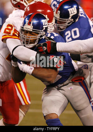 7 September 2003: Tiki Barber of the New York Giants during the Giants  23-13 victory over the St. Louis Rams in the 2003 season opener at the  Meadowlands in East Rutherford, New