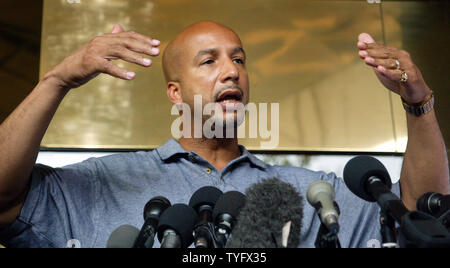 New Orleans Mayor Ray Nagin speaks to reporters during a press conference in New Orleans, Sept. 22, 2005. Nagin spoke about how the city expects to deal with the approach of Hurricane Rita, while still dealing with the effects of Hurricane Katrin.  (UPI Photo/ A.J. Sisco) Stock Photo