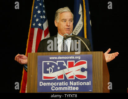 Democratic National Committee Chairman Howard Dean addresses the DNC spring meeting April 22, 2006, at the Sheraton Hotel in New Orleans.    (UPI Photo/A.J. Sisco) Stock Photo