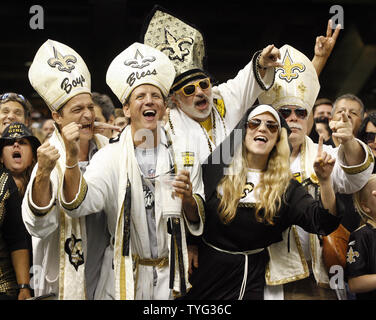 Saints Fans Celebrate New Superdome Sign Trolling Falcons[Photos]