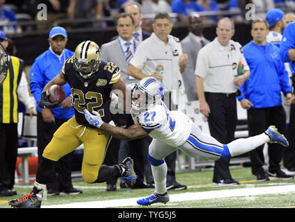 Detroit Lions free safety Glover Quin (27) runs the ball against the  Minnesota Vikings during an NFL football game, Thursday, Nov. 24, 2016 in  Detroit. (AP Photo/Rick Osentoski Stock Photo - Alamy