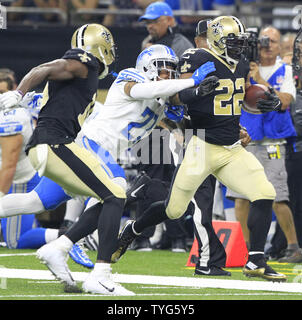 Detroit Lions free safety Glover Quin (27) runs the ball against the  Minnesota Vikings during an NFL football game, Thursday, Nov. 24, 2016 in  Detroit. (AP Photo/Rick Osentoski Stock Photo - Alamy