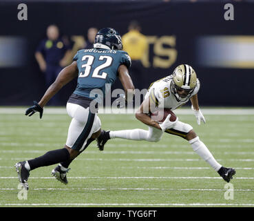 New Orleans Saints wide receiver Tre'Quan Smith (10) takes a Drew Brees pass for 6 yards in the 1st quarter  before Philadelphia Eagles cornerback Rasul Douglas (32) can make the tackle  at the Mercedes-Benz Superdome in New Orleans November 18, 2018. Photo by AJ Sisco/UPI. Stock Photo