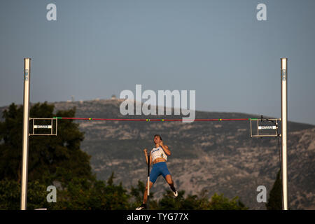 (190626) -- ATHENS, June 26, 2019 (Xinhua) -- Sondre Guttormsen of Norway competes during 7th annual Athens Street Pole Vault men's contest in Athens, Greece on June 25, 2019. (Xinhua/Lefteris Partsalis) Stock Photo