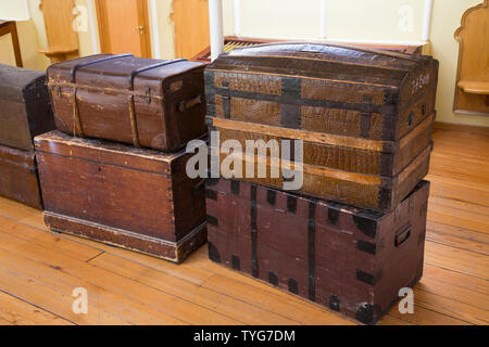 Old fashioned travel trunks on a luggage carrier at Washford Station Stock Photo - Alamy