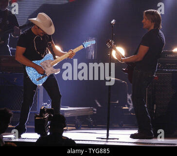 Brad Paisley And Keith Urban Perform ''Start A Band'' To Open The 42nd ...