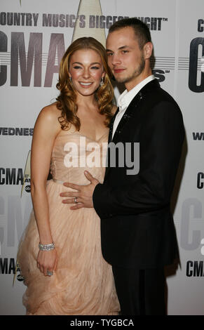 LeAnn Rimes and her husband Dean Sheremet arrive at the 41st annual Country Music Association Awards in Nashville, Tennessee on November 7, 2007. (UPI Photo/John Angelillo) Stock Photo