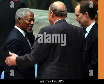 UN Secretary General Annan (left) and United States Ambassador to the UN John Negroponte congratulate each other after the United Nations Security Council  15-0 vote on Oct. 16, 2003 to adopt a contentious resolution on Iraq's future. This was deemed a victory for the US which sought approval for it's occupation of Iraq.  (UPI/Ezio Petersen) Stock Photo