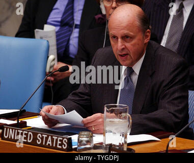 United States Ambassador to the UN John Negroponte addresses the United Nations Security Council after its 15-0 vote on Oct. 16, 2003 to adopt a contentious resolution on Iraq's future. This was deemed a victory for the US which sought approval for it's occupation of Iraq.  (UPI/Ezio Petersen) Stock Photo