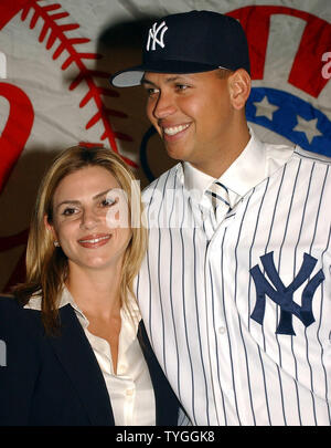 Feb. 17, 2004: Yankees introduce Alex Rodriguez - Newsday