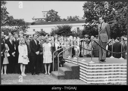 President Nixon speaks to assembled White House staff on the south lawn after return from Midway Island conference with President Thieu of South Vietnam; Scope and content:  Pictured: Tricia Nixon, Vice President Spiro T. Agnew, Mrs. Nixon, President Nixon. Subject: Trip to Pacific - 1969. Stock Photo