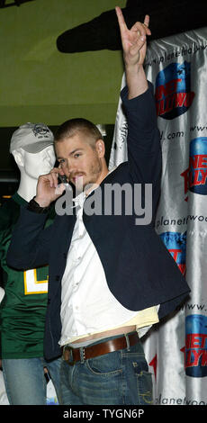 Chad Michael Murray Poses For Pictures After Donating