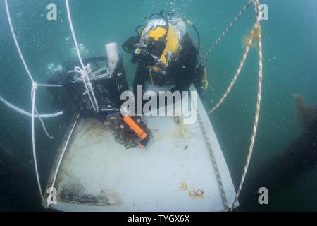 Petty Officer 3rd Class Sean Black, assigned to Mobile Diving Salvage Unit (MDSU) 1, prepares for an underwater welding exercise during Exercise Dugong 2016, in Sydney, Australia, Nov. 9, 2016. Dugong is a bi-lateral U.S Navy and Royal Australian Navy training exercise, advancing tactical level U.S. service component integration, capacity, and interoperability with Australian Clearance Diving Team (AUSCDT) ONE. Stock Photo