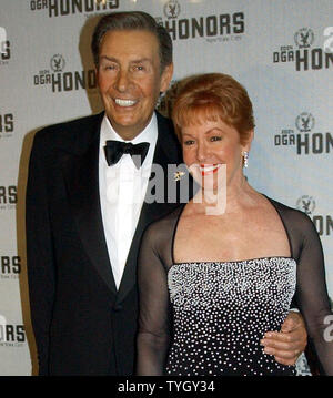 Actor Jerry Orbach poses with his wife Elaine Cancilla in Sept. 2004. Orbach who gained fame from his work for 12 years on the tv series 'Law and Order' died in New York on 12/28/04 from cancer at the age of 69. Orbach also originated roles in Broadway musicals: The Fantasticks', 'Chicago' and '42nd Street'  FILE: Sept. 2004  (UPI Photo/Ezio Petersen) Stock Photo