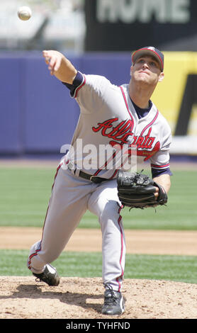 Atlanta Braves' Tim Hudson, right, reacts as New York Mets' David ...