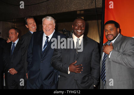 Former Oakland Raiders coach, broadcaster, and Hall of Famer John Madden  (R) and Al Michaels are seen in a December 26, 2005 file photo at their  last broadcast of ABC's Monday Night