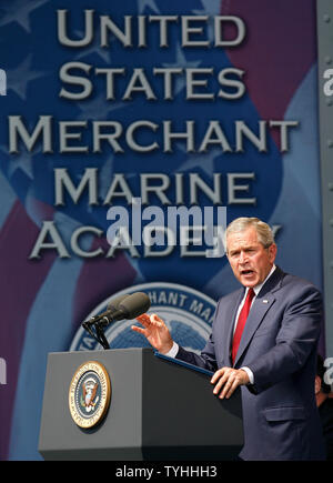 President George W. Bush raises his hand while he speaks during graduation day at the United States Merchant Marine Academy in Kings Point, NY on June 19, 2006.  (UPI Photo/John Angelillo) Stock Photo