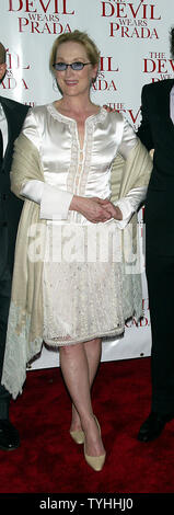 Meryl Streep arrives for the premiere of 'The Devil Wears Prada' at the Loews Lincoln Square Theater in New York on June 19, 2006.  (UPI Photo/Laura Cavanaugh) Stock Photo