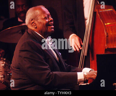 Legendary Jazz pianist Oscar Peterson performs in New York at the Birdland Jazz club with David Young (bass) on August 22, 2006. (UPI Photo/Ezio Petersen) Stock Photo