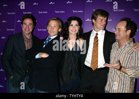 (left to right): Roger Bart, Dennis Christopher, Julianna Margulies, Peter Krause and Kevin Pollak arrive for the premiere of the Sci-Fi Channel's 'The Lost Room' at the Stone Rose Restaurant in the Time Warner Center in New York on December 7, 2006.  (UPI Photo/Laura Cavanaugh) Stock Photo