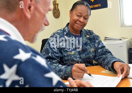 MAYPORT, Fla. (Nov. 10, 2016) – Capt. Evelyn Tyler, Naval Branch Health Clinic (NBHC) Mayport officer in charge, discusses customer service goals and milestones with staff member. NBHC Mayport is one of Naval Hospital (NH) Jacksonville’s six health care facilities located across Florida and Georgia. The command is comprised of the Navy's third largest hospital and five branch health clinics.  Of its patient population (163,000 active and retired sailors, soldiers, Marines, airmen, guardsmen, and their families), almost 85,000 are enrolled with a primary care manager and Medical Home Port team Stock Photo