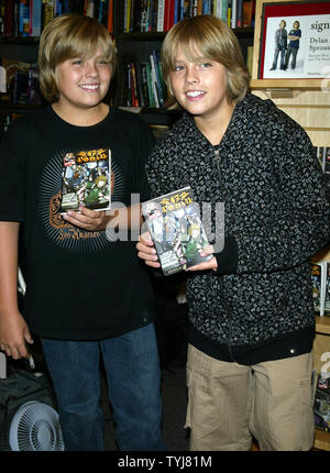 Dylan (L) and Cole Sprouse pose for pictures before signing  copies of their new book 'Sprouse Bros. 47 R.O.N.I.N.: The Showdown and The Revelation' at Borders in  New York on September 19, 2007.  (UPI Photo/Laura Cavanaugh) Stock Photo