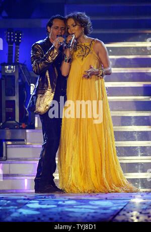 Stephen Tyler and Aerosmith perform at Trump Taj Mahal Hotel & Casino in  Atlantic City, New Jersey on August 8, 2004. (UPI Photo/Laura Cavanaugh  Stock Photo - Alamy