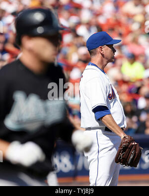 Tom glavine starting pitcher new hi-res stock photography and images - Alamy