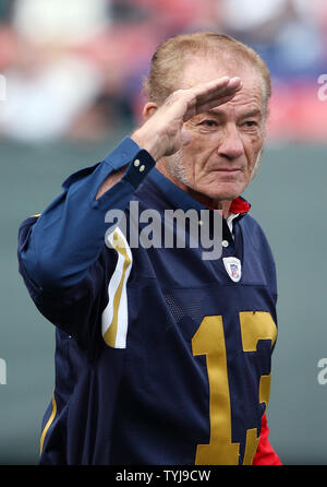 Don Maynard, hall of fame member of the New York Titans, waits to