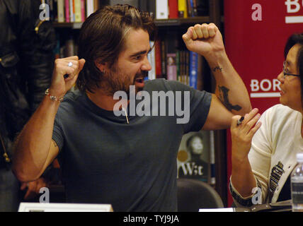 Author Linda Sue Park chats with actor Colin Farrell who endorsed the novel 'Click'.which was written by several authors,at a seminar held at Borders book store in New York on October 22, 2007.  (UPI Photo/Ezio Petersen) Stock Photo