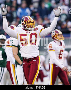 Washington Redskins' Shaun Suisham Kicks In The Second Half In An NFL ...