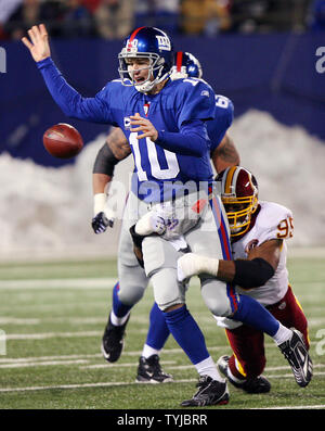 New York Giants quarterback Eli Manning releases a pass in the second  quarter against the Dallas Cowboys at Giants Stadium in East Rutherford,  New Jersey on November 11, 2007. (UPI Photo/John Angelillo