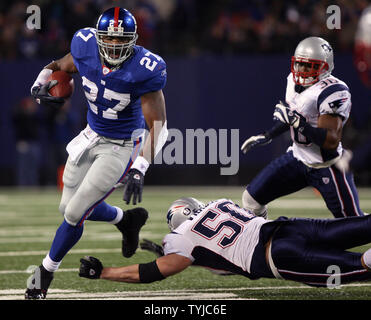 NO FILM, NO VIDEO, NO TV, NO DOCUMENTARY - New York Giants Brandon Jacobs  makes a reception in the second quarter against the New England Patriots  during Super Bowl XLII at University