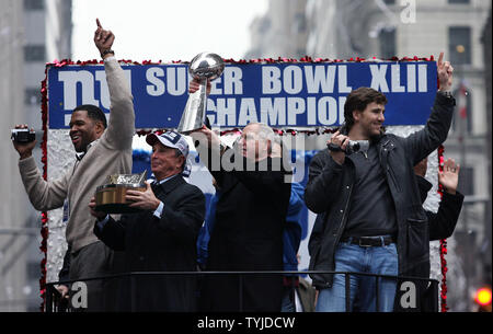 Michael strahan and tom coughlin hi-res stock photography and images - Alamy