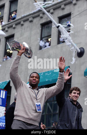 Michael Strahan, Mayor Bloomberg, Eli Manning New York Giants victory  ticker tape parade to celebrate winning Super Bowl XLII Stock Photo - Alamy