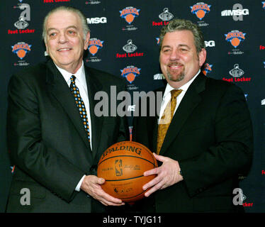 Donnie Walsh (L) introduces New York Knicks chairman Jim Dolan as the new president of operations for the Knicks at Madison Square Garden on April 2, 2008 in New York. Walsh, former president of the Indiana Pacers, is replacing Thomas Isiah but Isiah will continue as team coach for now.  (UPI Photo/Monika Graff) Stock Photo