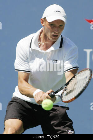 Nikolay Davydenko of Russia, fifth seed, returns the ball to Russia's Dmitry Tursunov in the third set of third-round action at the U.S. Open tennis championship at the U.S. National Tennis Center on August 31, 2008 in Flushing Meadows, New York.  Jankovic won 3-6, 6-2, 6-1.  Davydanko won 6-2, 7-6(3), 6-3. (UPI Photo/Monika Graff) Stock Photo