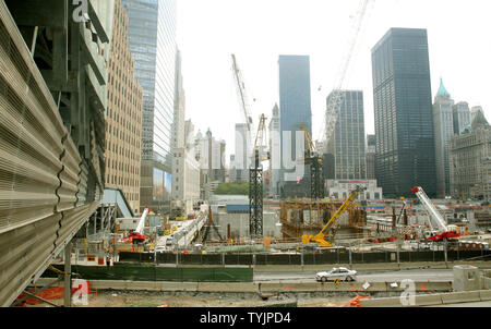 GROUND - ZERO Conflagration〜 炎上 Ironworker cutting steel beam at Ground Zero - Village