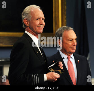 Mayor Michael Bloomberg (r) presents Captain Chesley Sullenberger and the flight crew of US Airways Flight 1549 with keys to the city during City Hall ceremonies in New York on February 9, 2009.   (UPI Photo/Ezio Petersen) Stock Photo