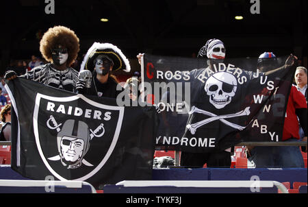 Oakland Raiders #23 Corner Back Jonathan Holland Fumbles. The New York  Giants defeated the Oakland Raiders 44-7 at Giants Stadium in Rutherford, New  Jersey. (Credit Image: © Anthony Gruppuso/Southcreek Global/ZUMApress.com  Stock Photo 