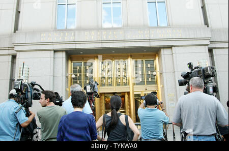 Media gathers outside of the Federal Courthouse after Time Square bombing suspect Faisal Shahzad pleaded guilty on terror and weapons charges June 21, 2010 in New York.  A federal grand jury has returned a 10-count indictment charging Shahzad, an American citizen, for allegedly driving a car bomb, which failed to explode, into Times Square on May 1, 2010.      (UPI Photo/Monika Graff) Stock Photo